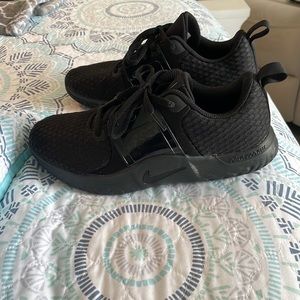 Black Womens Nike tennis shoes
